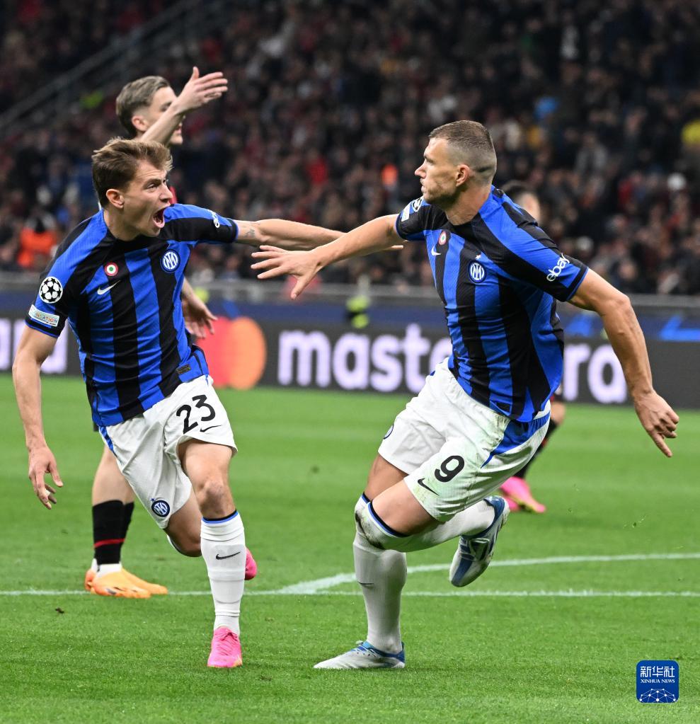 杜兰特关键中投命中，全场欢呼