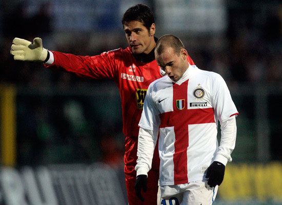 老将关键铲断救险，成全场转折点