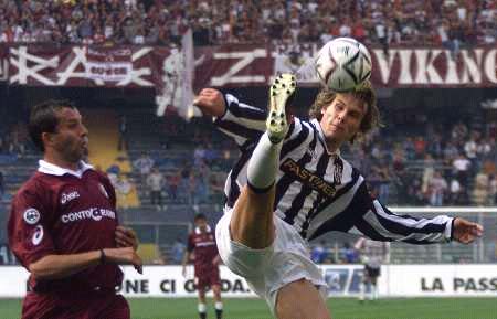 篮球篮网替补球员贡献稳定得分