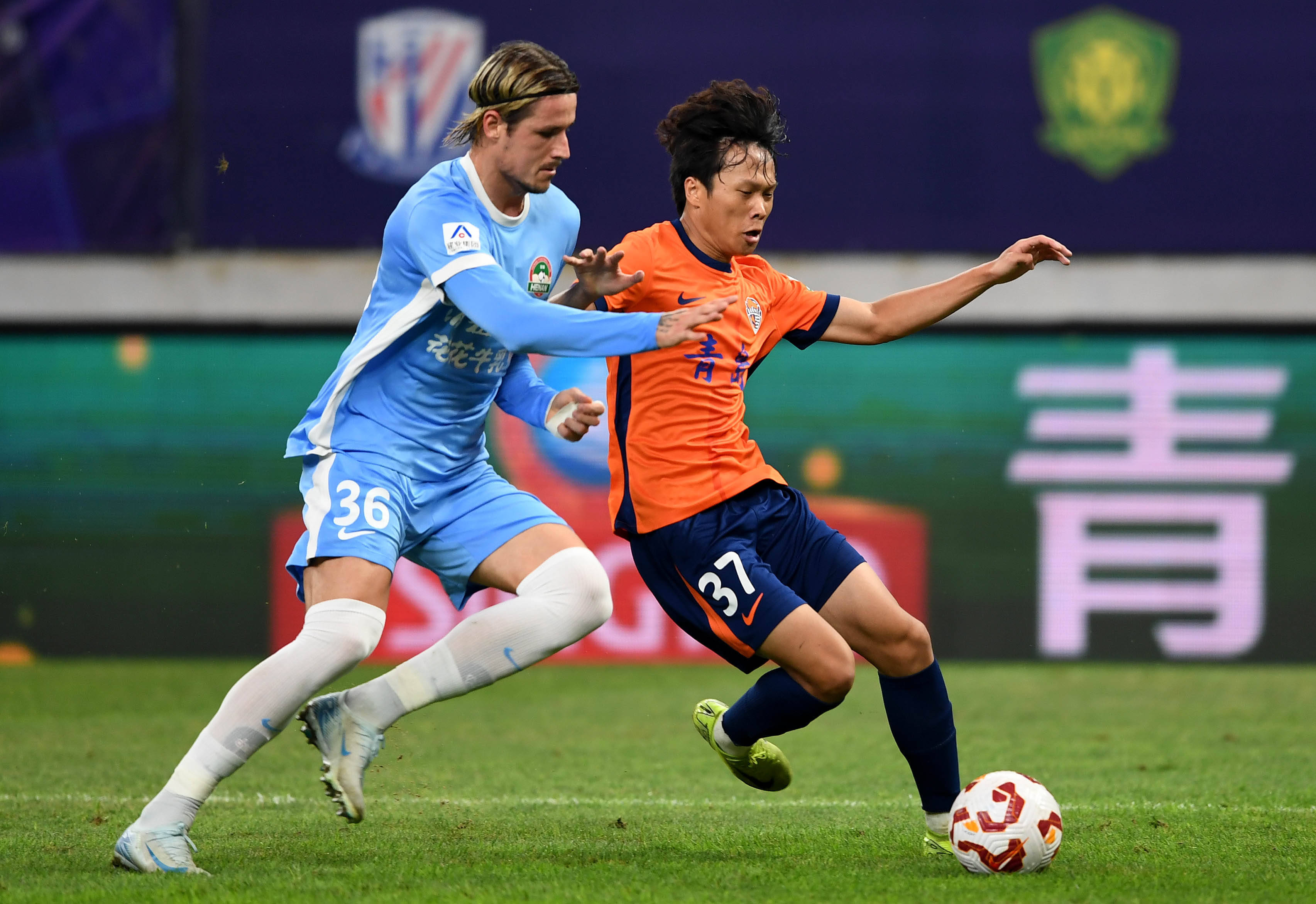 意甲风云再起！国际米兰4-0横扫科莫，齐沃战术大胜法布雷加斯夺榜首