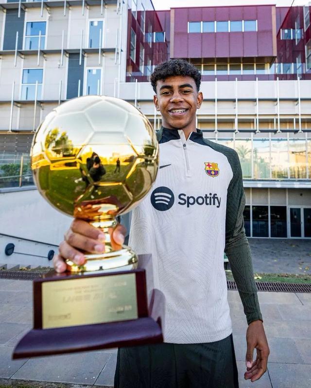 奥林匹亚科斯中场：皇马是世界最强球队之一，为我们感到自豪