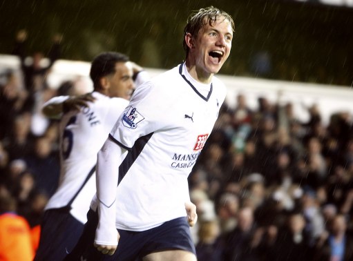 足球国足替补席贡献大，两人替补破门