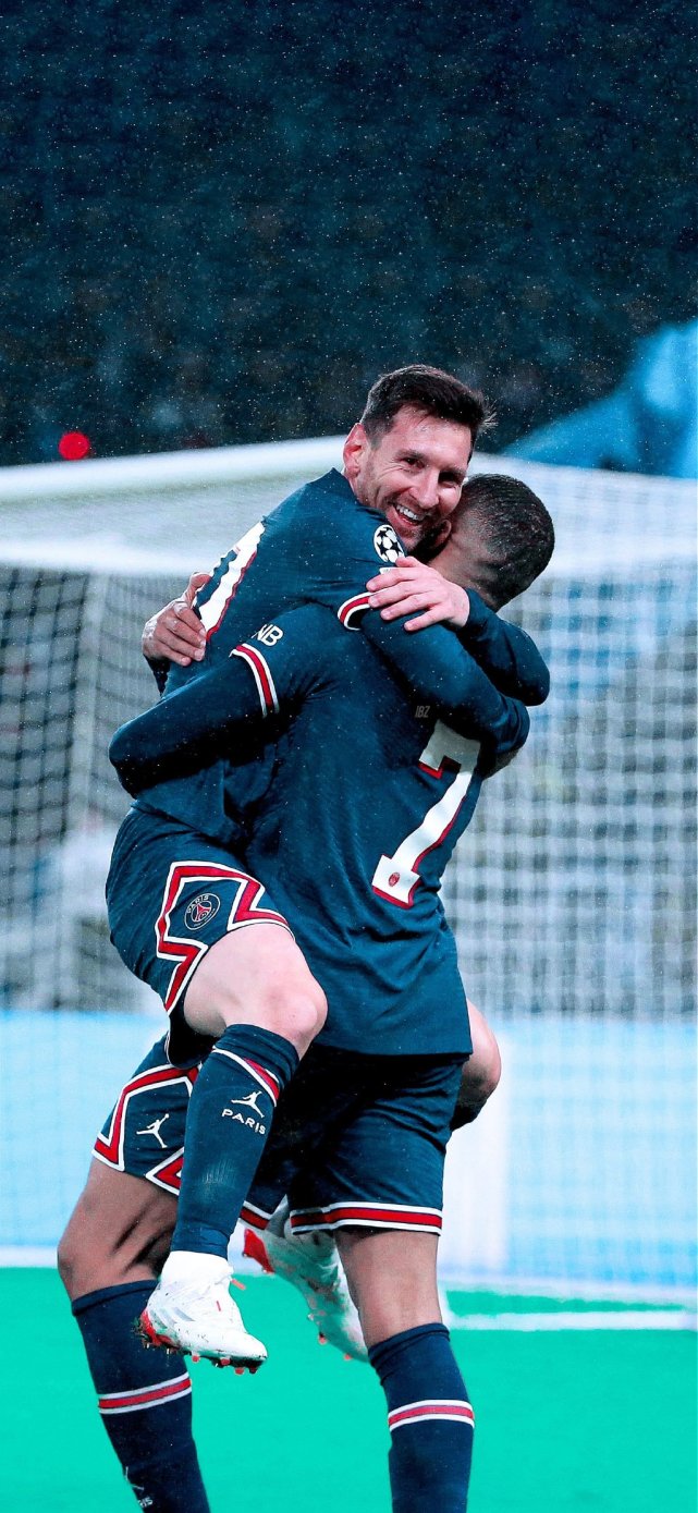 利物浦官方：战毕包将首次穿新主场球衣，社区盾穿新客场球衣