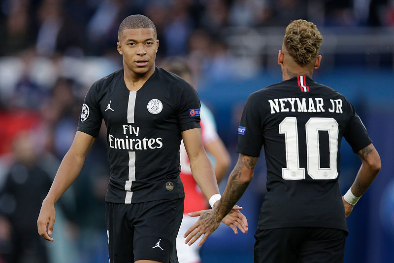 小众抽象比赛！里尔4-3欧塞尔一役出现4红1点1乌龙，下半场6球（疯狂神剧本：里尔4-3欧塞尔，4红牌+1点球+1乌龙，下半场轰入6球）