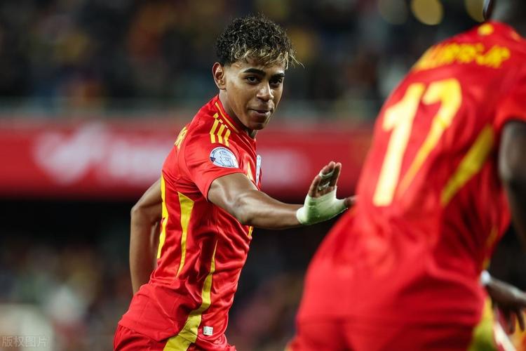 13场11球！1米91巴西锋霸紧追哈兰德，安帅迎支点王！