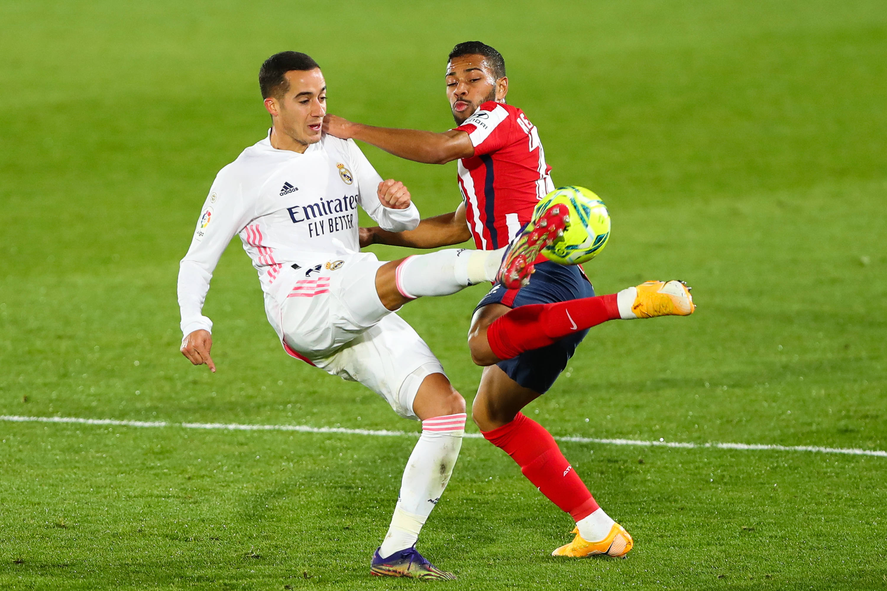 手感爆棚！新疆外援纳托尔半场7中6贡献15分