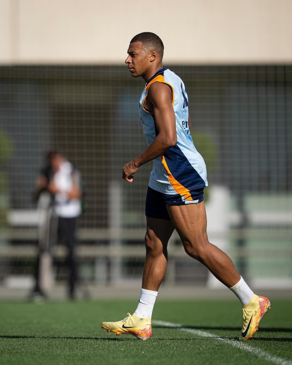 三人成行，无界竞技！“翎跃山海”羽毛球巡回赛广州站举行