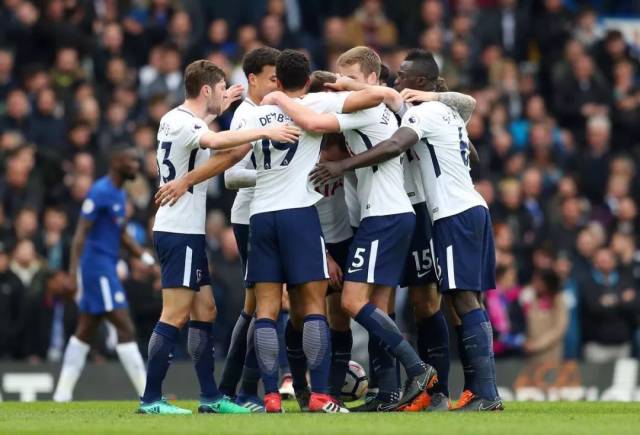 记者：皇马将不会与阿拉巴续约，明夏他将自由身离队（媒体：皇马无意续约阿拉巴，明夏他将以自由身离队）