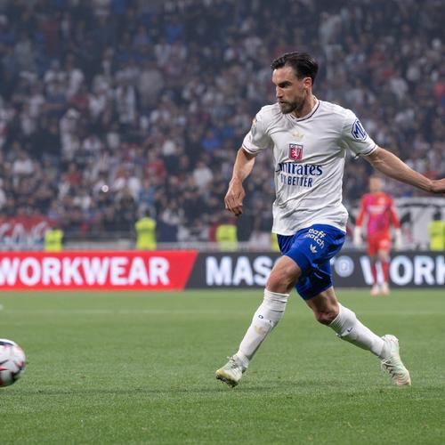 云南玉昆官宣续约赵宇豪徐宏杰 共绘足球新篇章（云南玉昆宣布与赵宇豪、徐宏杰续约 携手开启新征程）